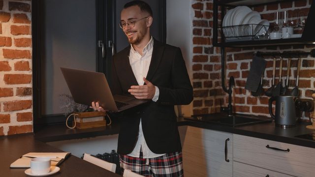 How to check remote job time zone overlap before you apply (2026)